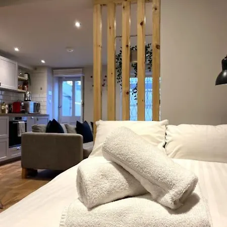 בית נופש Stylish Studio In Clifton Village