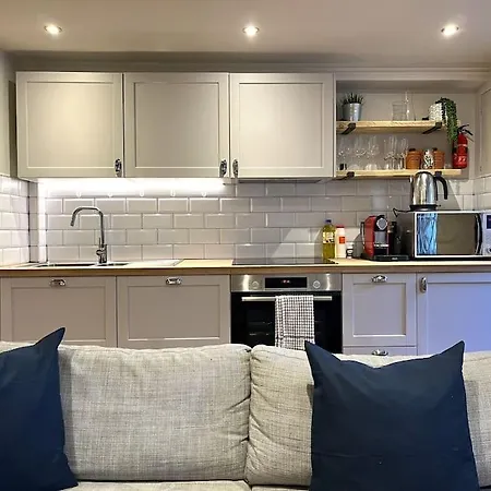 בית נופש Stylish Studio In Clifton Village *