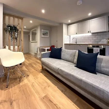 בית נופש Stylish Studio In Clifton Village *