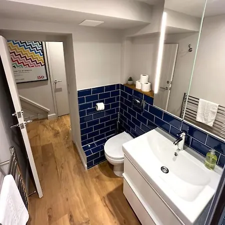 Будинок відпочинку Stylish Studio In Clifton Village *