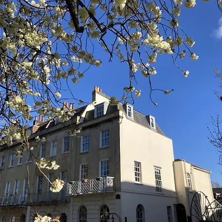 Stylish Studio In Clifton Village *